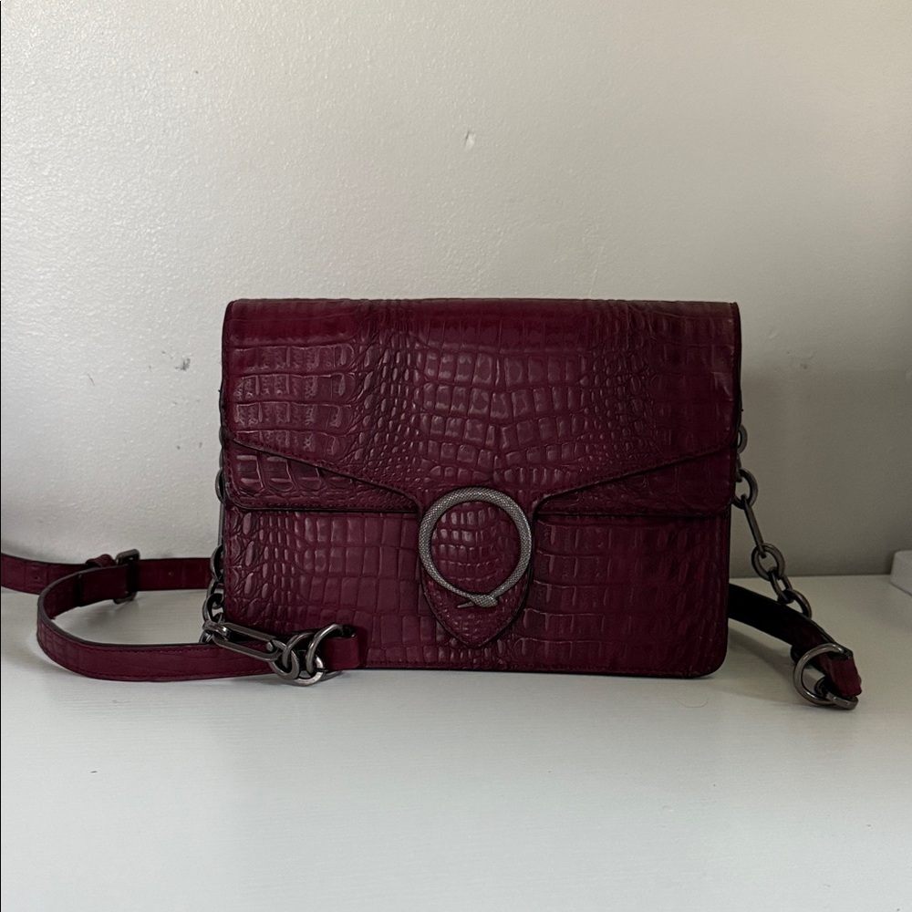 Lily & Ivy Snakeskin Faux Leather Crossbody Bag Maroon Color Snake Emblem Flap￼